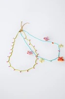 LOT DE DEUX COLLIERS FANTAISIE FLEURS