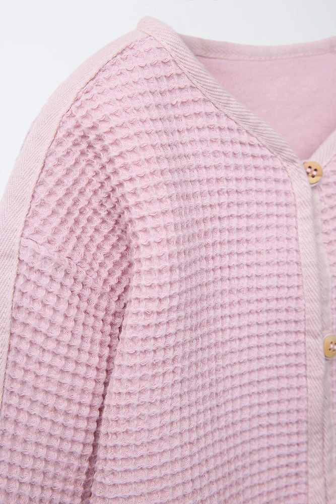 VESTE GAUFRÉE À BOUTONS