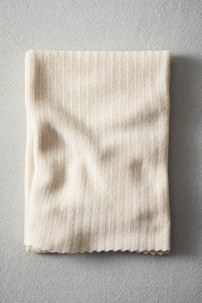 CHILDREN’S ZIG ZAG KNIT BLANKET