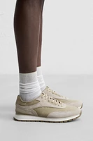 CASUAL SNEAKERS