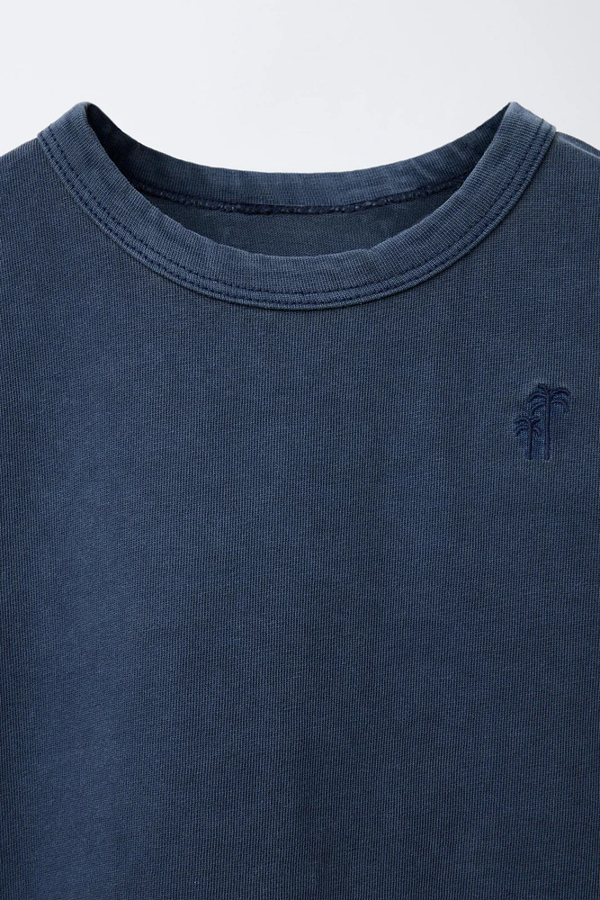 GARMENT DYE EMBROIDERED SLEEVELESS T-SHIRT