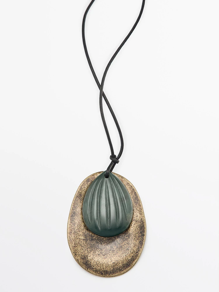 Almond pendant necklace