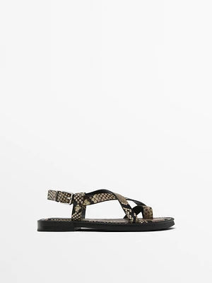 Toe divider print sandals