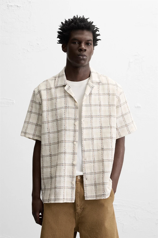 CHEMISE AVEC STRUCTURE À CARREAUX