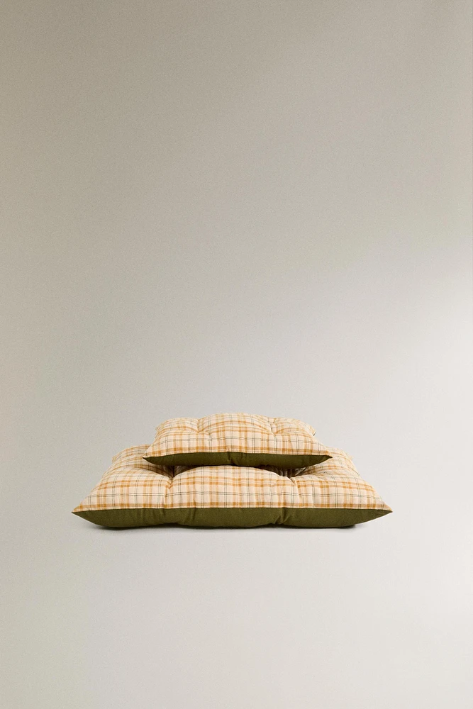 PLAID PET TOPPER