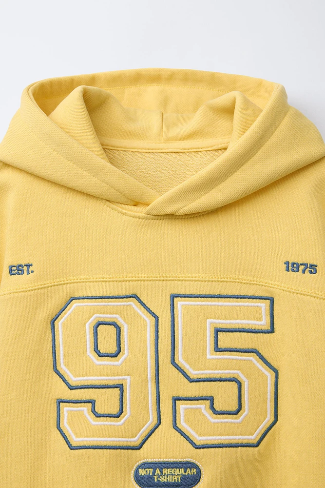 SWEAT À CAPUCHE ET MANCHES COURTES
