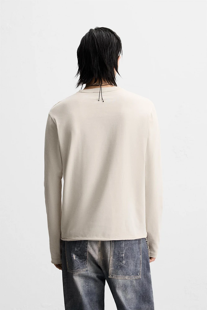 T-SHIRT AVEC RÉSILLE