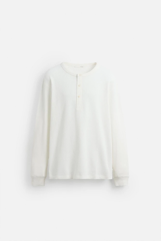 BUTTON-NECK CHECKERED T-SHIRT