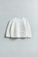 PULL EN MAILLE AVEC POCHE