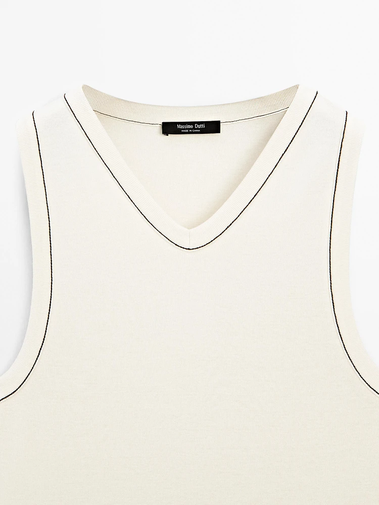 100% cotton T-shirt with contrast detail