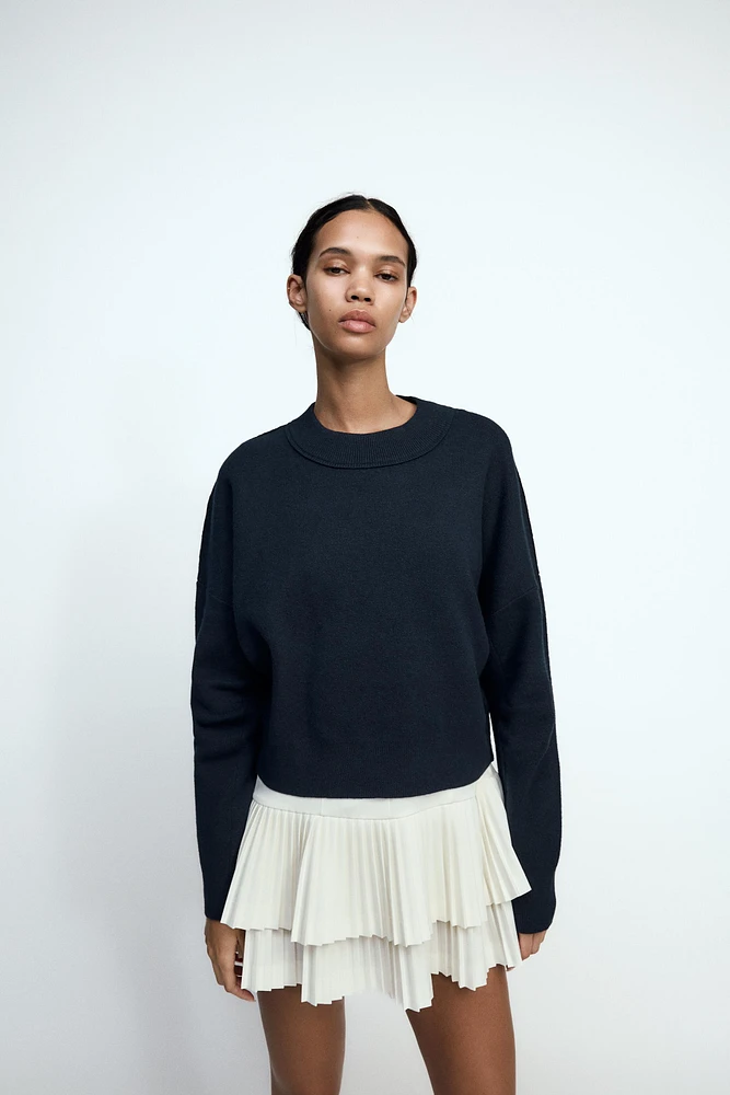 PLEATED SLEEVE SWEATSHIRT