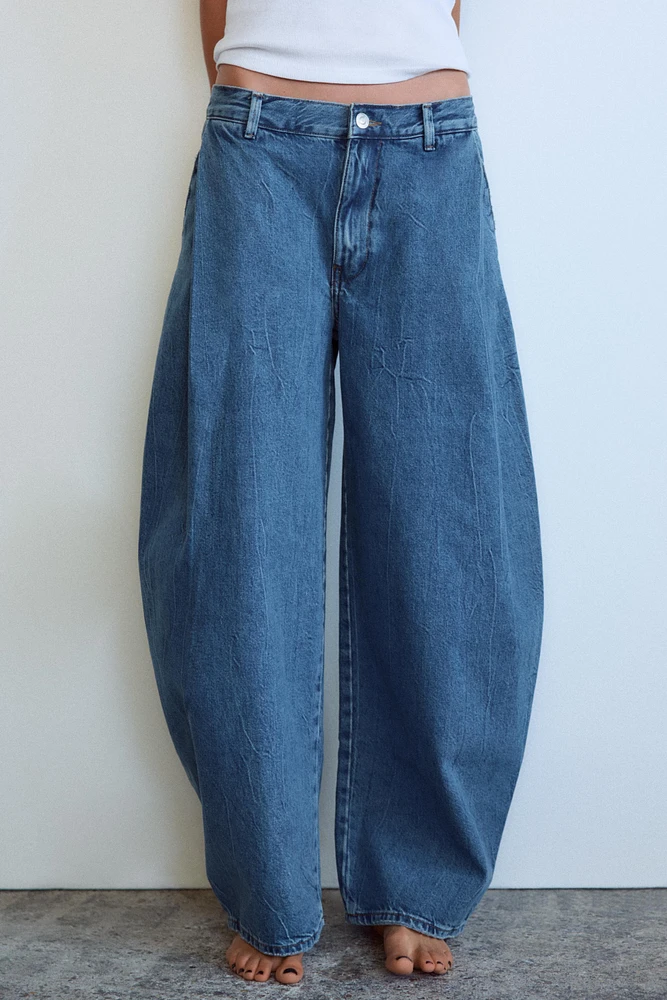 TRF LOW-RISE PLEATED JEANS