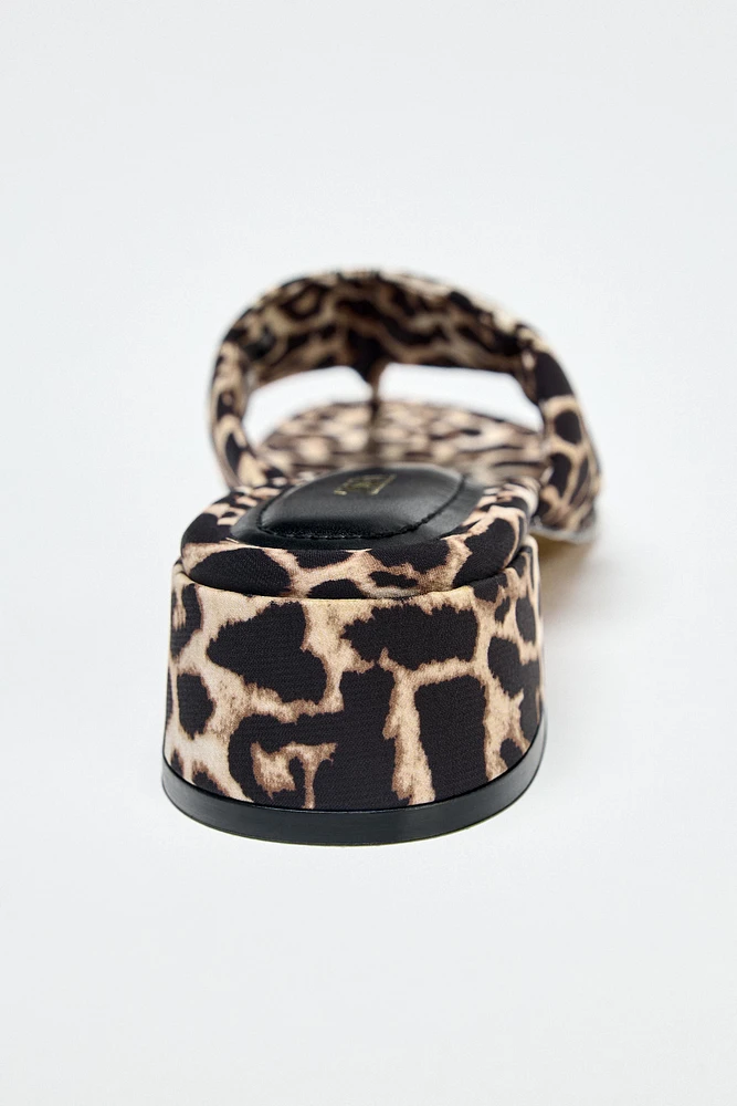SANDALES À TALONS AVEC IMPRIMÉ ANIMALIER