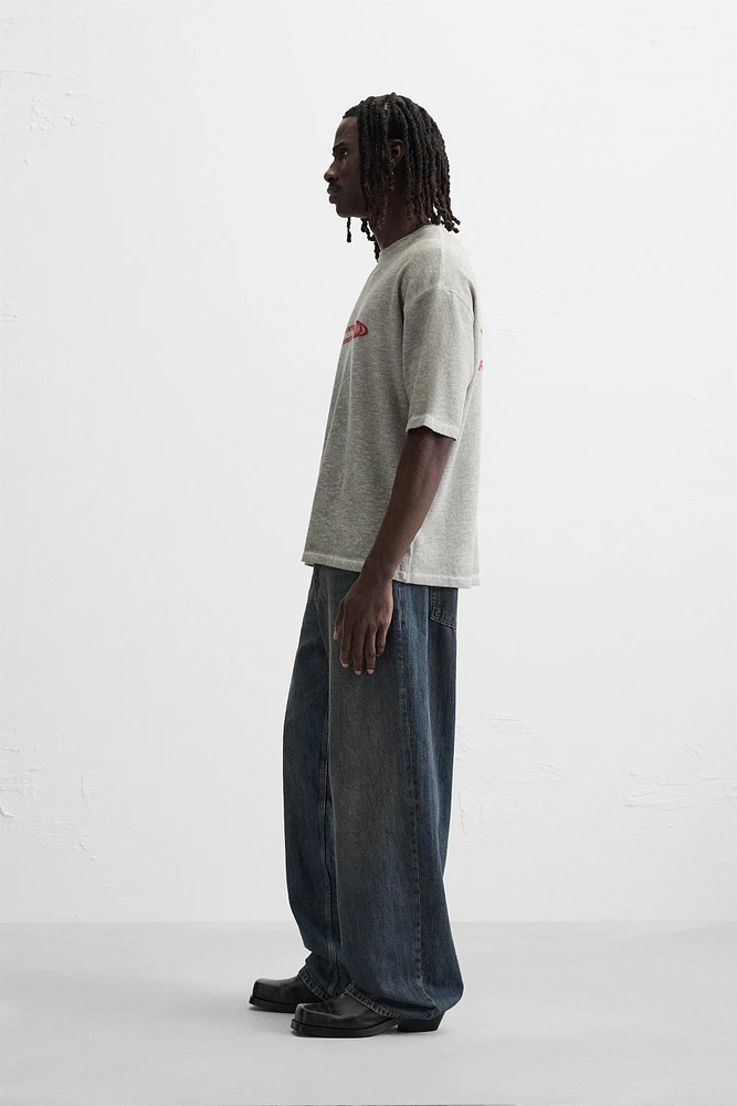 T-SHIRT EN MAILLE À IMPRIMÉ MATIÈRES VARIÉES