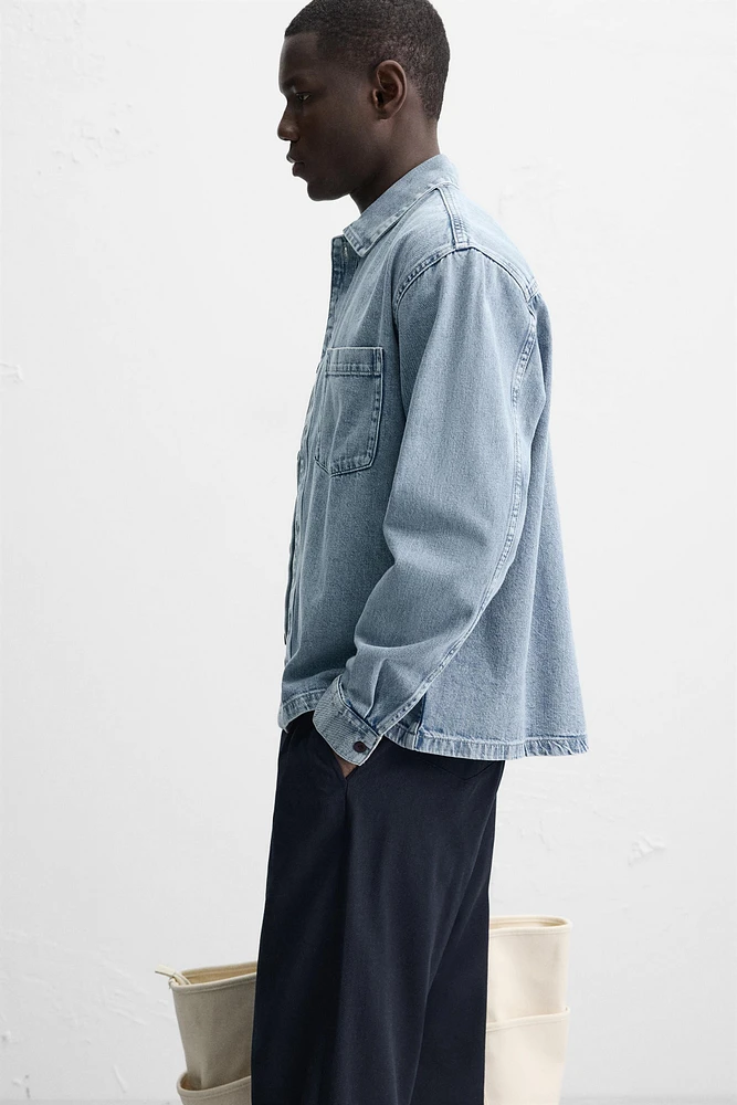 CHEMISE EN JEAN COUPE CARRÉE