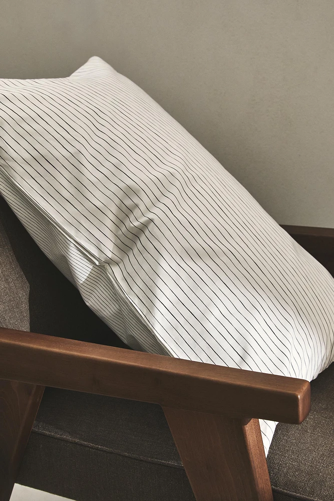 REVERSIBLE STRIPED PILLOWCASE