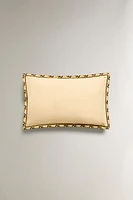 THROW PILLOW COVER WITH GEOMETRIC EDGE
