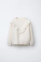 PULL EN MAILLE AVEC DÉTAIL DE DENTELLE BRODÉE