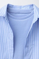 PACK CHEMISE OXFORD RAYÉE AVEC T-SHIRT EN RÉSILLE