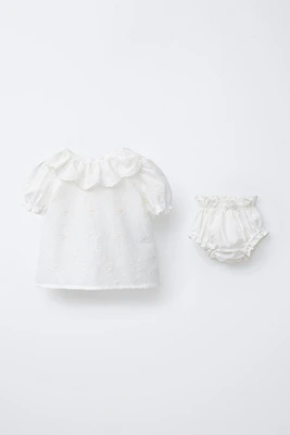 BLOUSE ET CULOTTE BRODÉES À NŒUDS