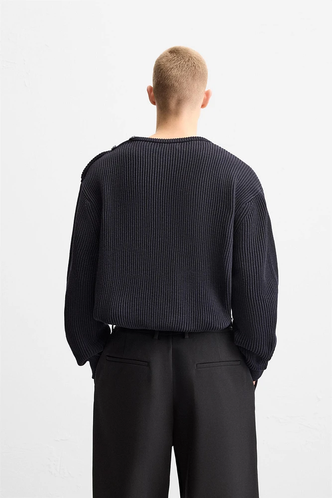 PULL STRUCTURÉ À BOUTONS