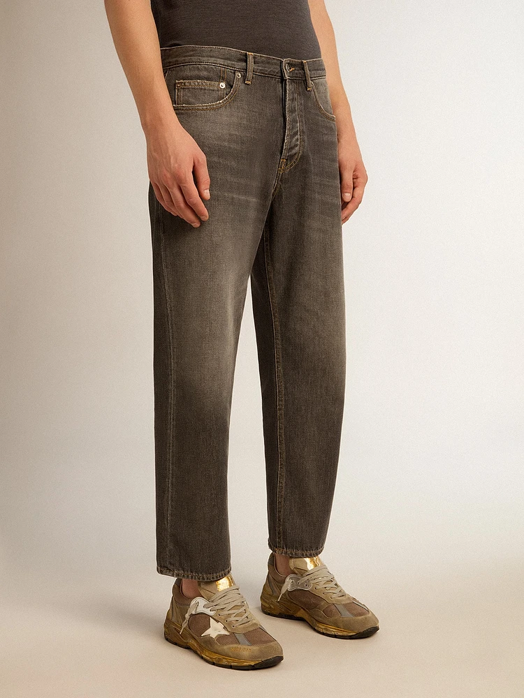 Men’s stonewashed-effect black jeans