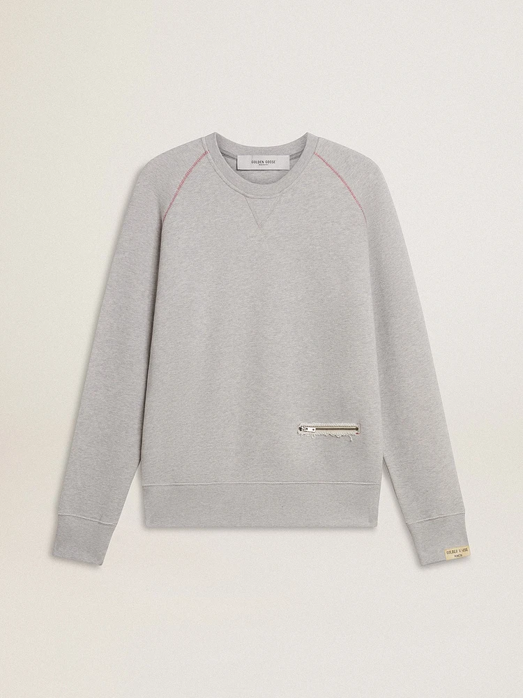 Men’s gray round neck sweatshirt with contrast stitching