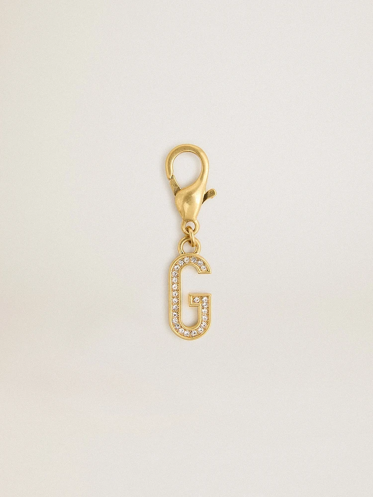 Letter charm in gold-colored brass with crystals