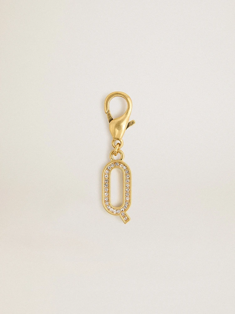 Letter Q charm in gold-colored brass with crystals