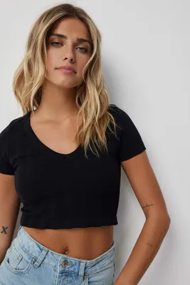 Ardene Ultra Cropped V-Neck T-Shirt in Black | Size Medium | Nylon/Elastane