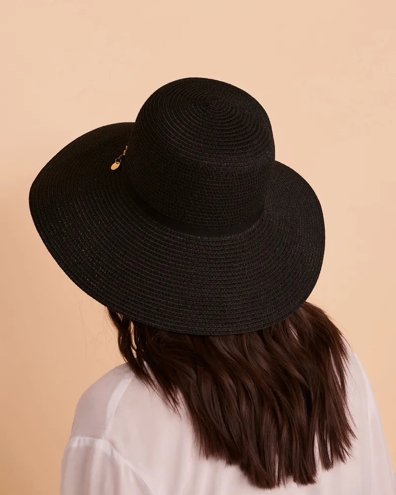 Chapeau avec chaîne