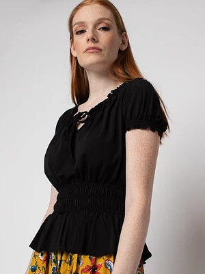 Short-sleeve semi-fitted t-shirt