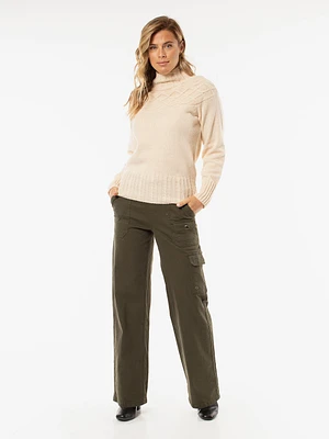 Long-sleeve semi-fitted pullover sweater