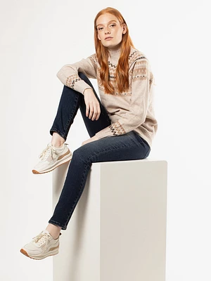 Long-sleeve semi-fitted pullover sweater