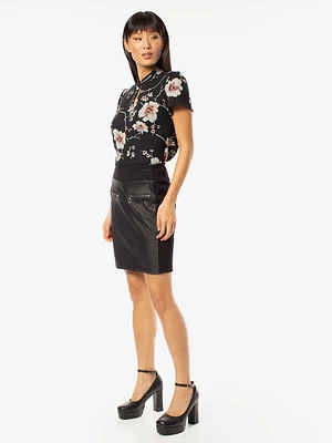 Short-sleeve semi-fitted t-shirt