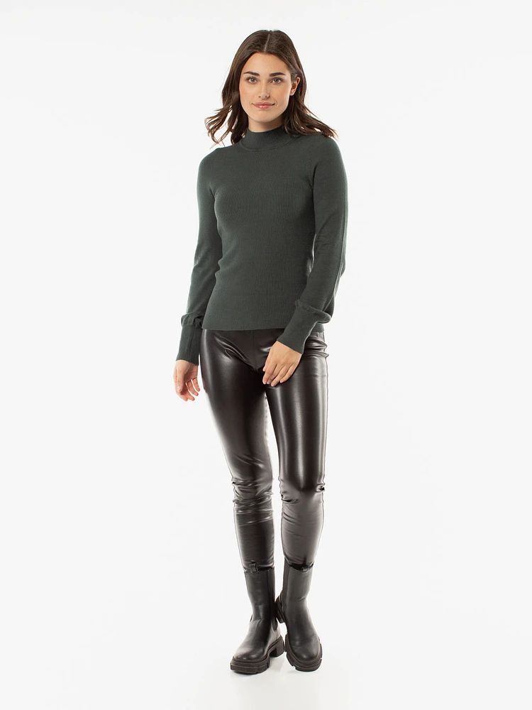 Long-sleeve semi-fitted pullover sweater
