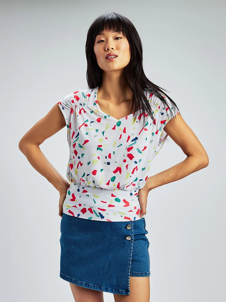 Short-sleeve semi-fitted t-shirt