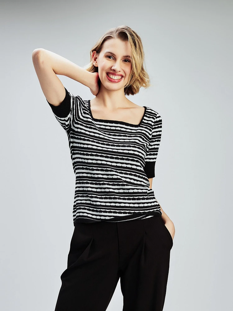 Short-sleeve fitted pullover sweater