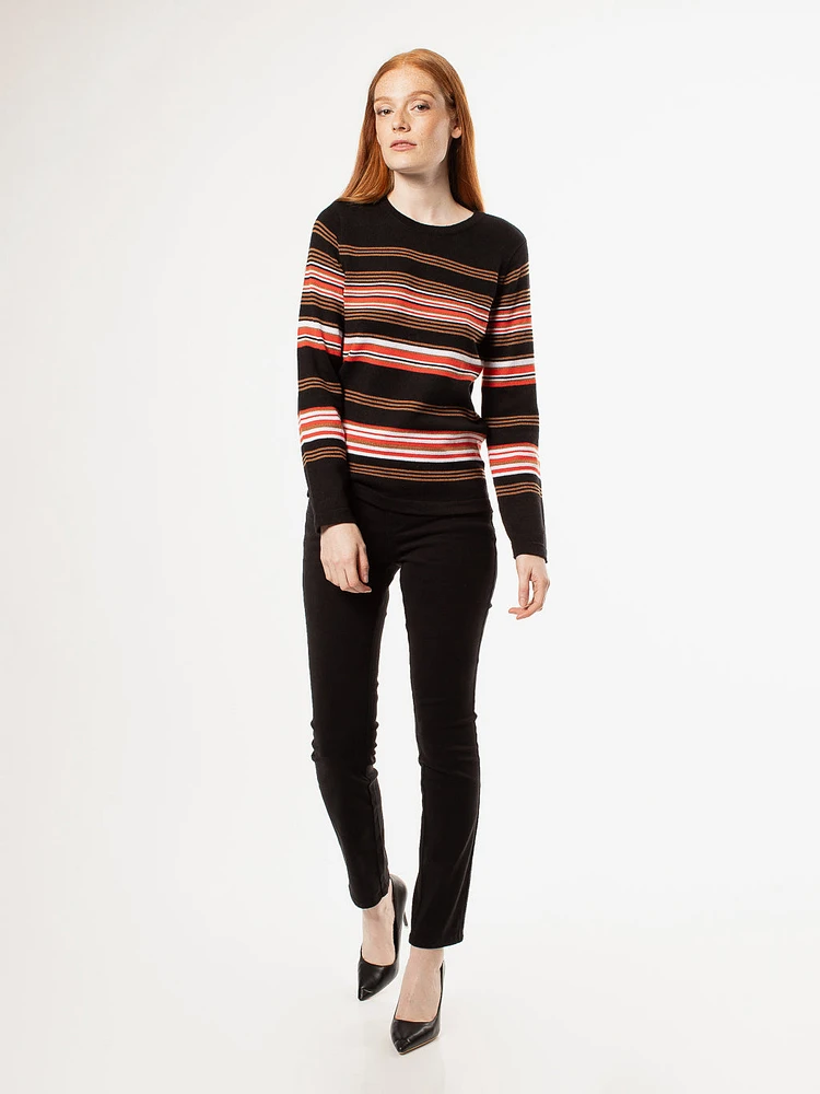 Long-sleeve semi-fitted pullover sweater