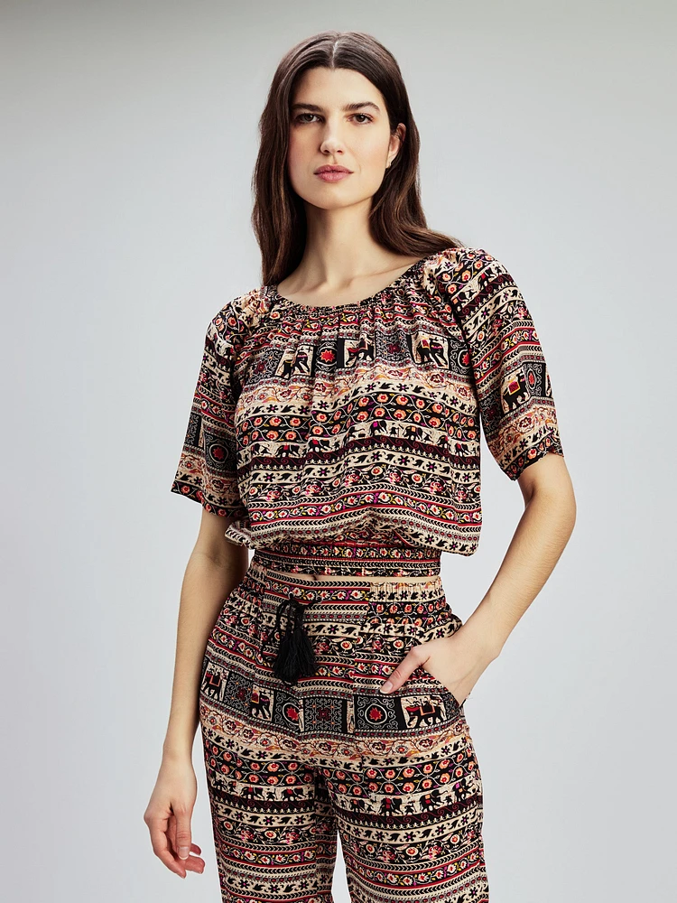 Short-sleeve semi-fitted t-shirt