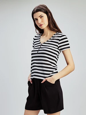 Short-sleeve semi-fitted t-shirt