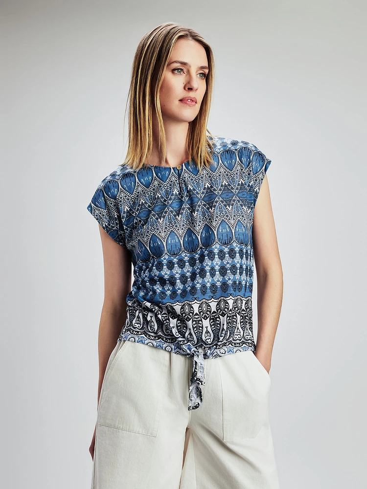 Short-sleeve semi-fitted t-shirt