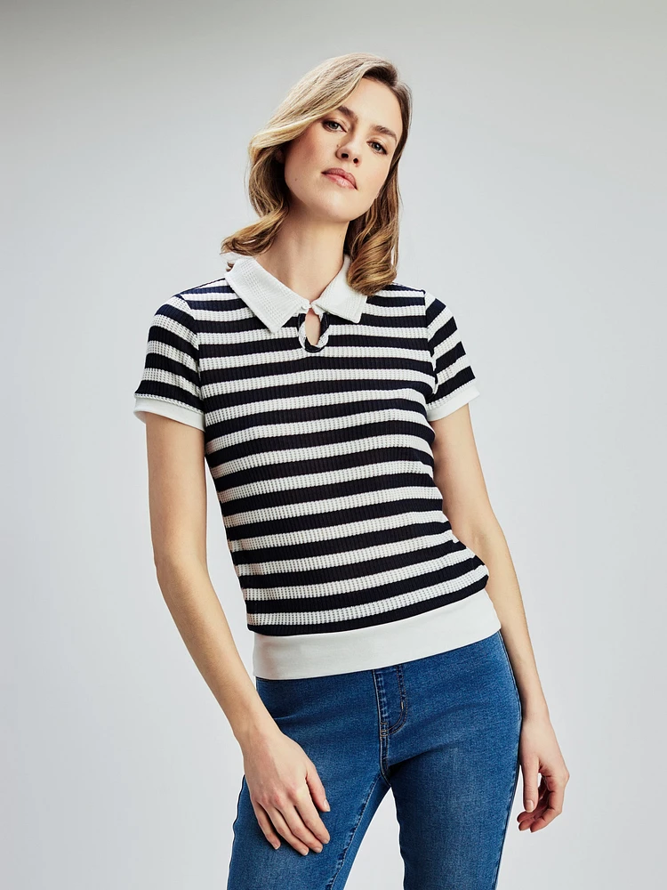 Short-sleeve semi-fitted t-shirt