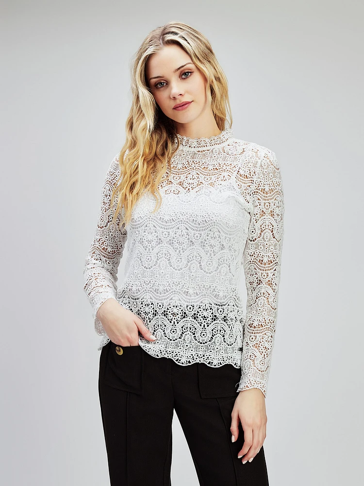 Long-sleeve semi-fitted t-shirt