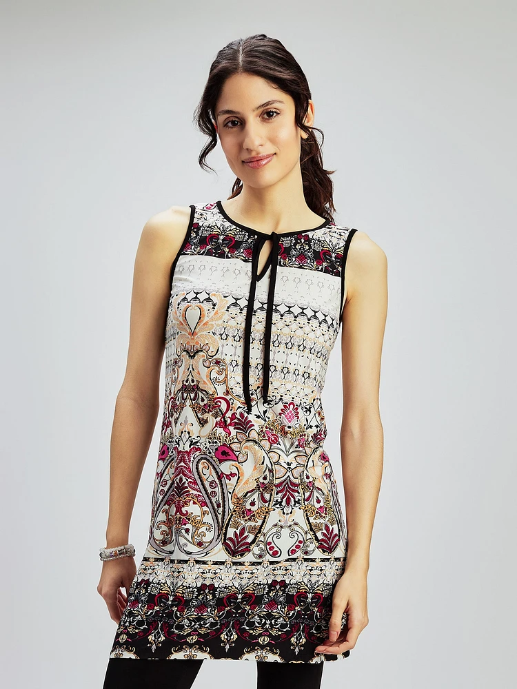 Sleeveless semi-fitted tunic