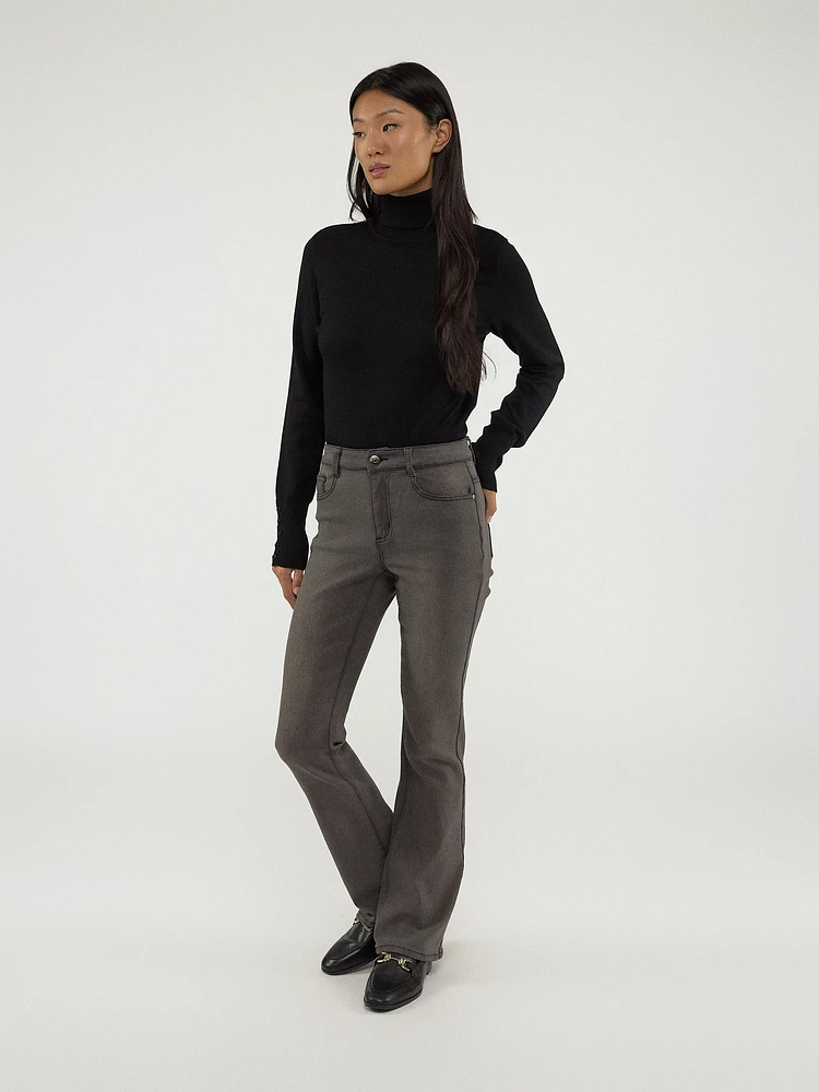 Bootcut fitted jean