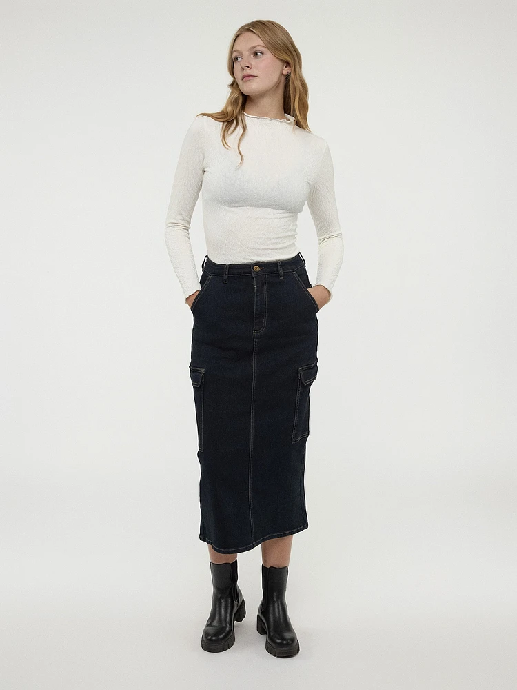 Long-sleeve semi-fitted t-shirt