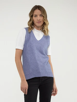 Sleeveless semi-fitted knit vest