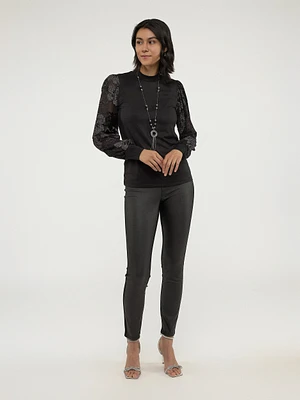 Long-sleeve semi-fitted t-shirt