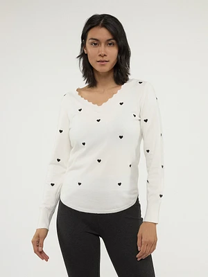 Long-sleeve semi-fitted pullover sweater